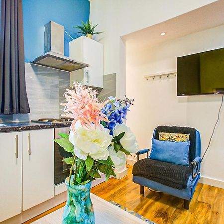Studio With A Large Toilet And A Separate Room Budget Price Central London Ngoại thất bức ảnh