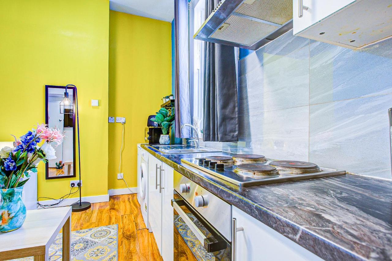 Studio With A Large Toilet And A Separate Room Budget Price Central London Ngoại thất bức ảnh